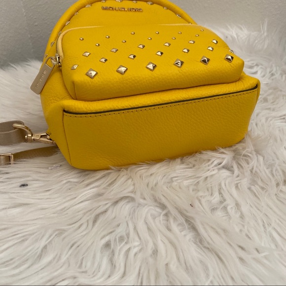 Firm ✨Michael Kors convertible Erin backpack - Picture 4 of 15